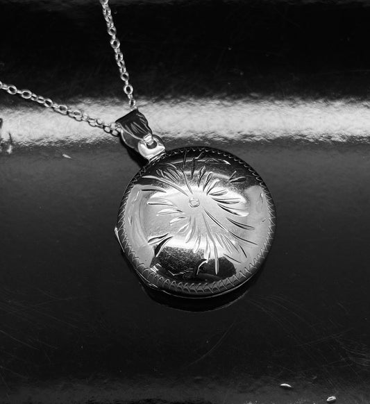 Etched Round Locket Pendant Chain Necklace