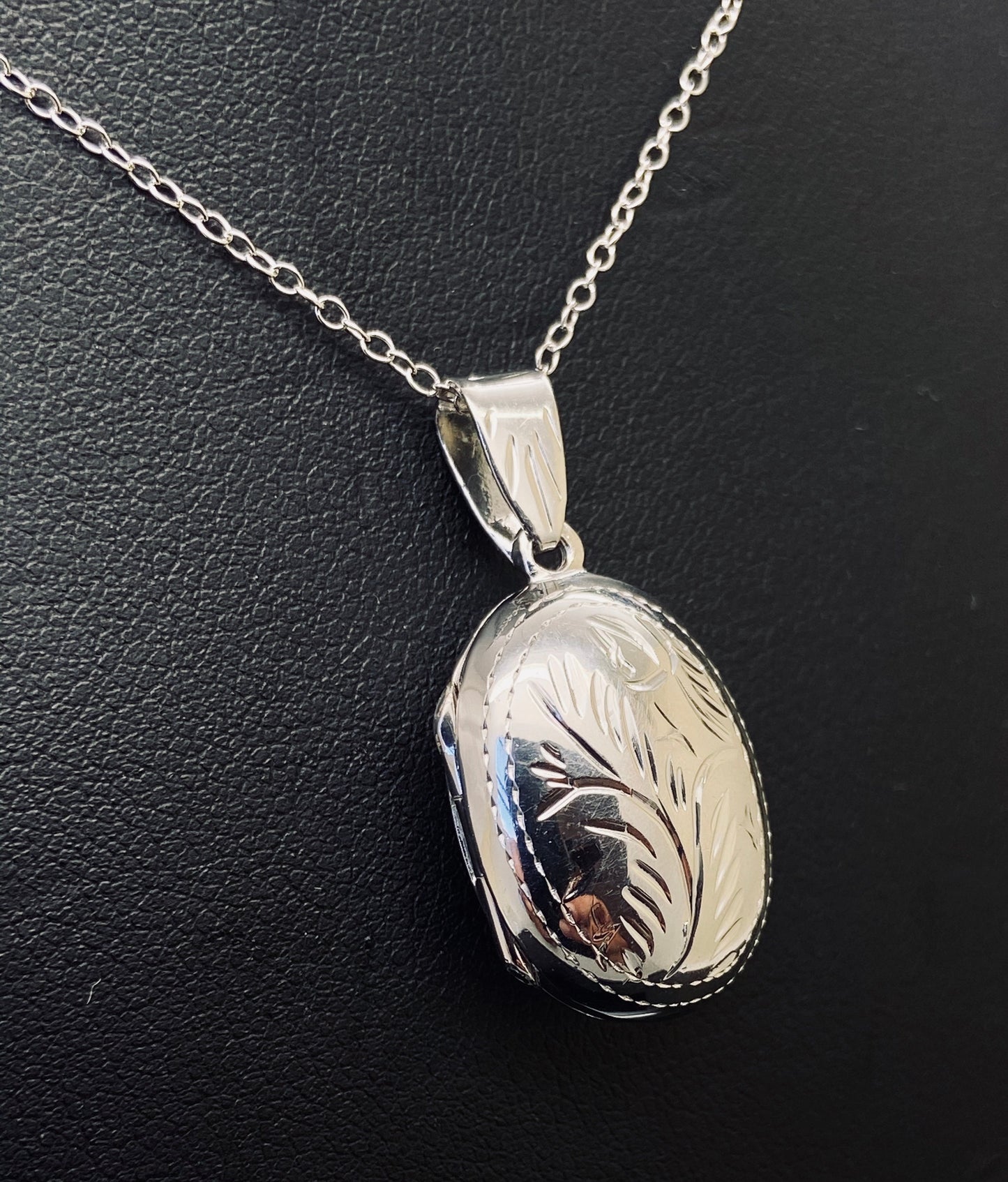 Etched Oval Locket Pendant Chain Necklace