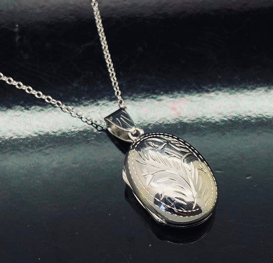 Etched Oval Locket Pendant Chain Necklace