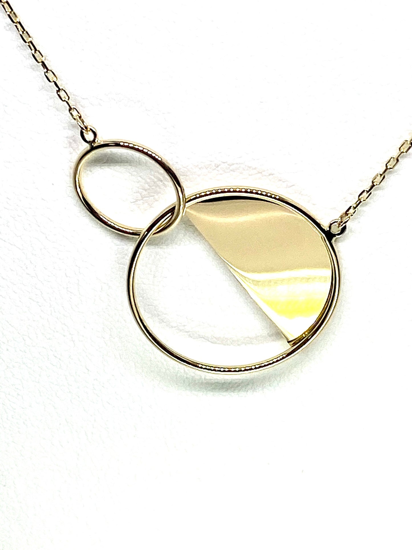 Yellow Gold Round Geometric Circle Pendant Chain Necklace