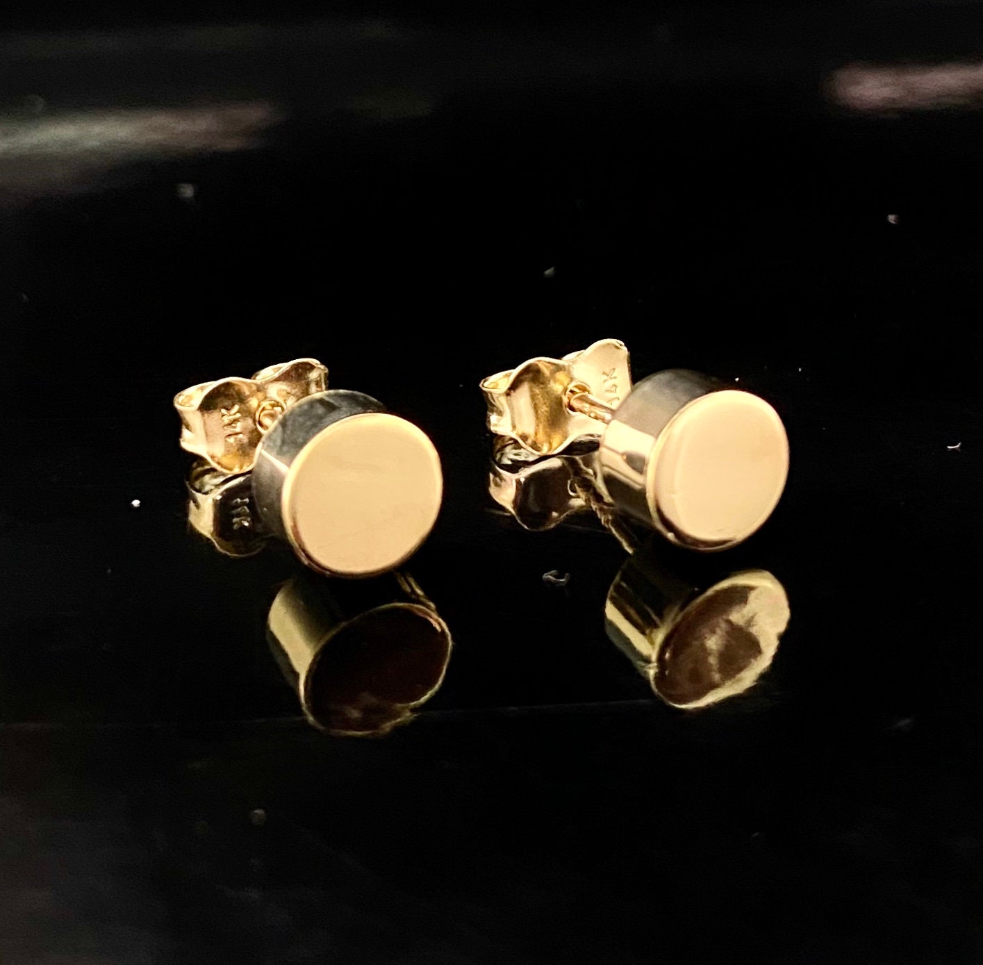 Yellow Gold Round Cylinder Stud Earrings