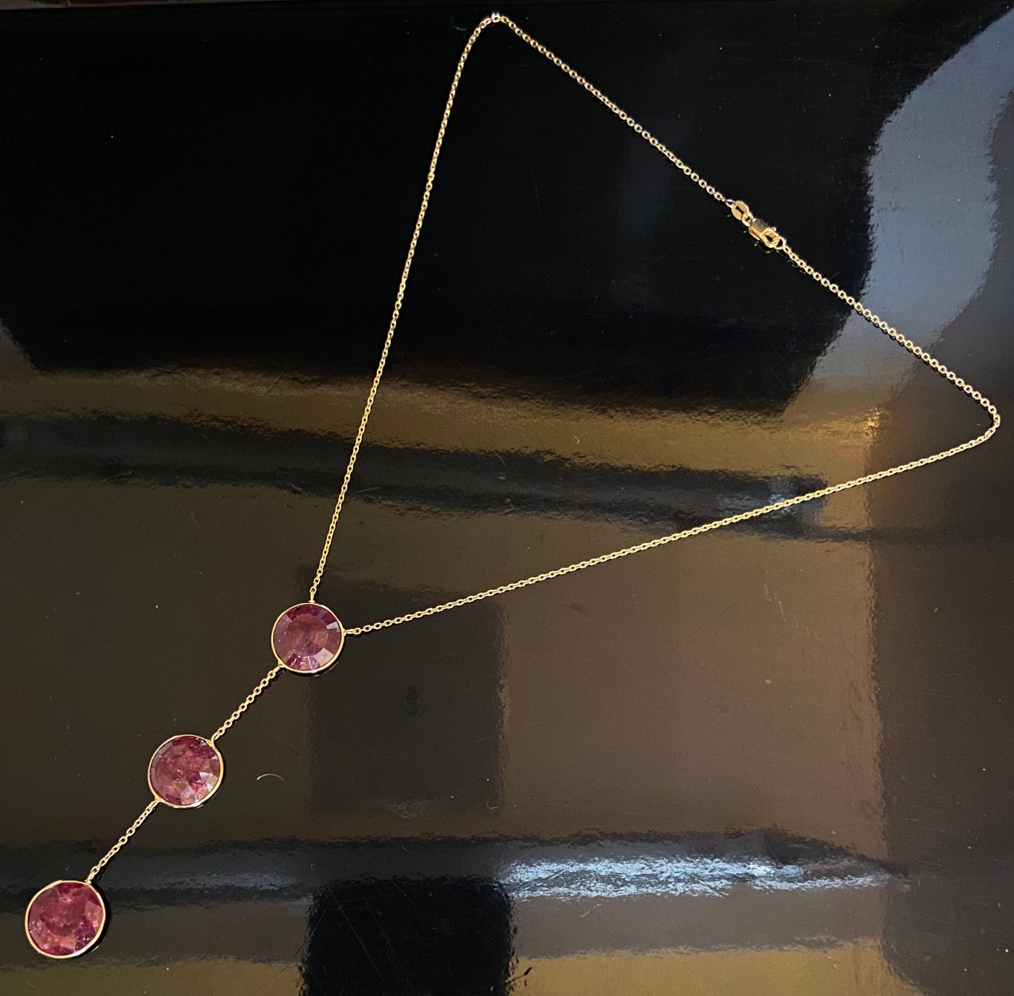 Yellow Gold Round Cut Red Ruby 3 Stone Y Lariat Chain Necklace