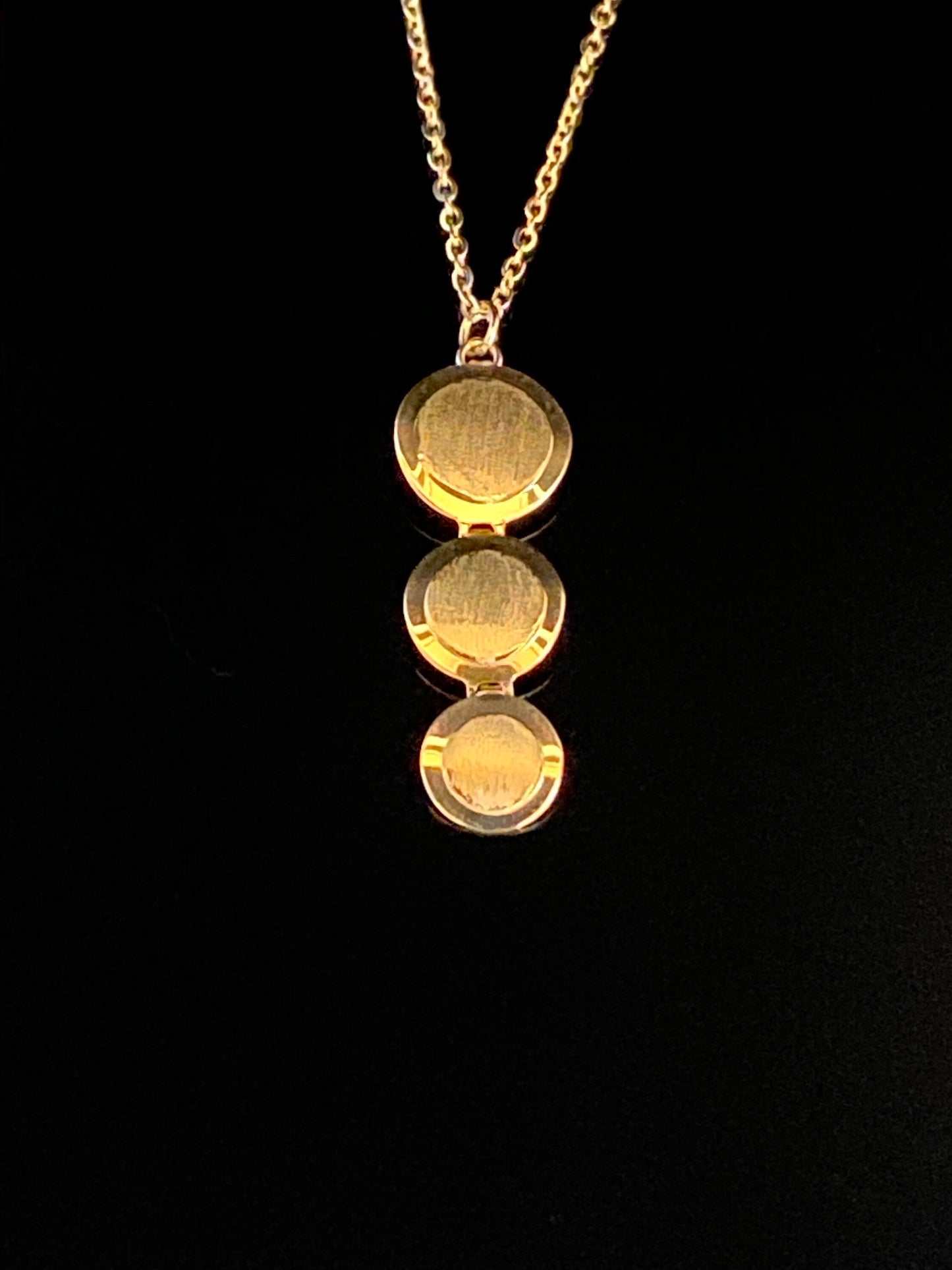 Yellow Gold Graduated Round Disc Dangle Pendant Chain Necklace