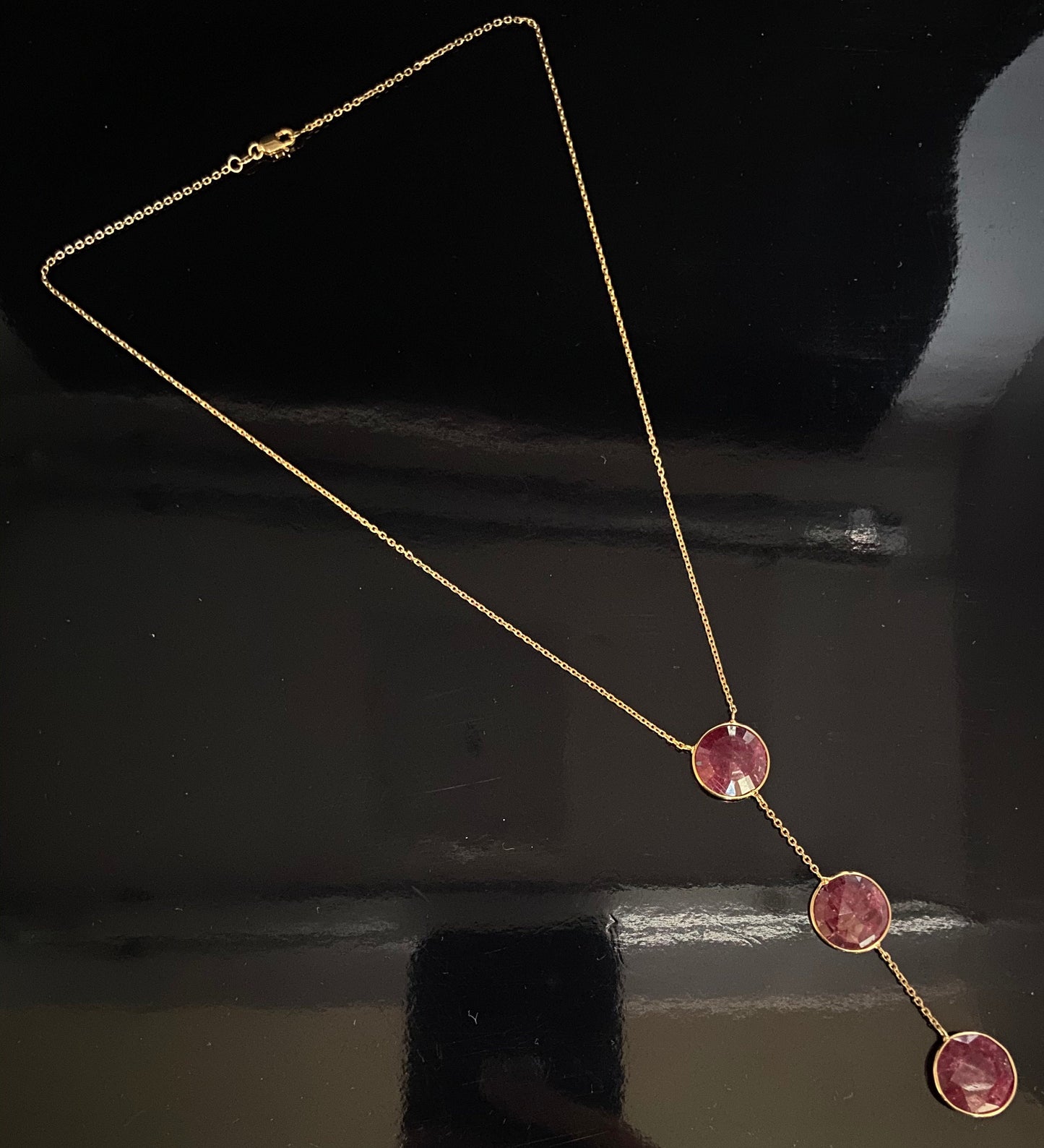 Yellow Gold Round Cut Red Ruby 3 Stone Y Lariat Chain Necklace